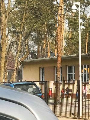 [VIDEO]: Zasztyletowana nauczycielka, noże w warszawskiej szkole, potwierdzone groźby zabicia 10-letniej dziewczynki! Ale dziś sędzia Małgorzata Orzech-Placek ukarała, skierowanego przez Policję do osądzenia, grożącego śmiercią ucznia - UPOMNIENIEM!!!