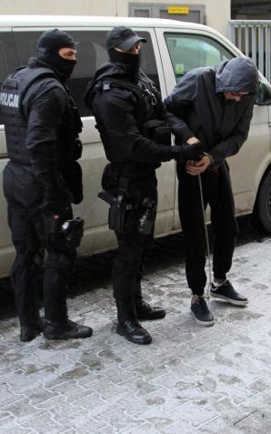 Poznań - policjanci zatrzymali sprawców napadu na bank