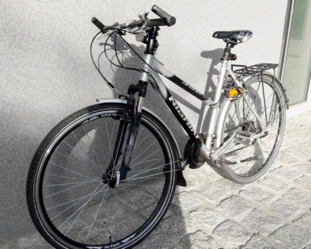 Poszukujemy świadków zdarzenia i ustalamy tożsamość rowerzysty